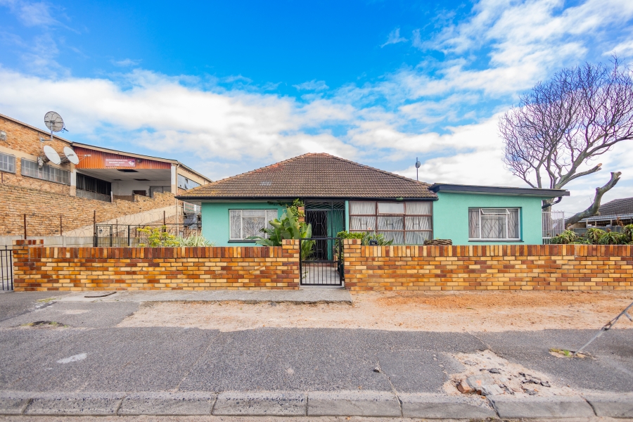 3 Bedroom Property for Sale in Elsies River Western Cape